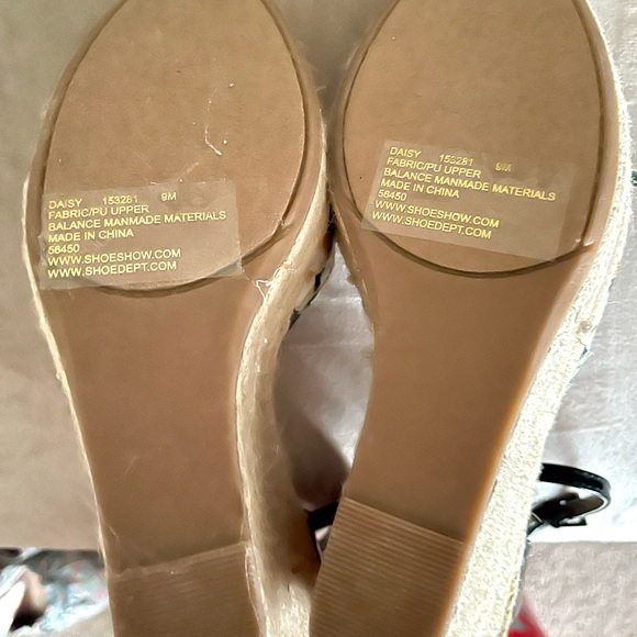 Women’s black floral espadrilles size 9M - Picture 6 of 9